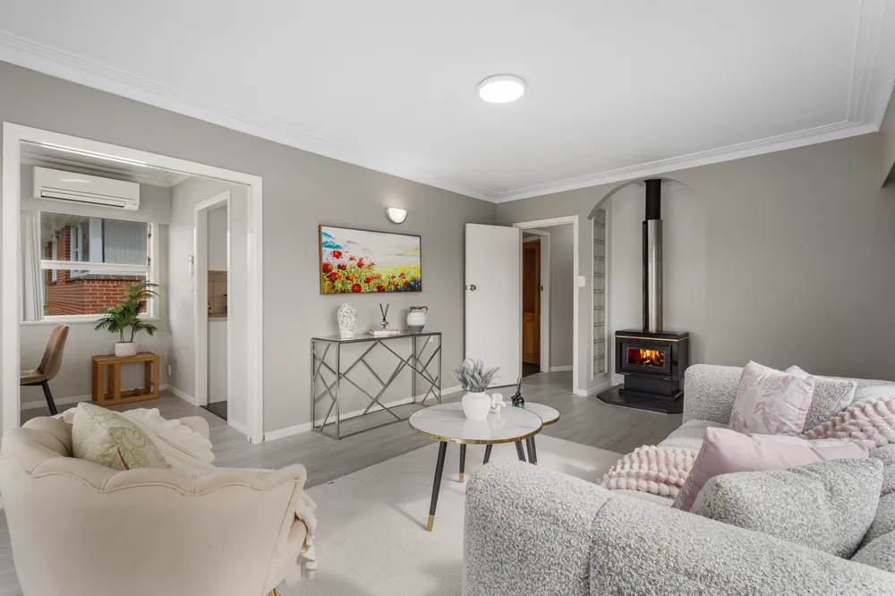 Photos of 7 Lawrence Crescent