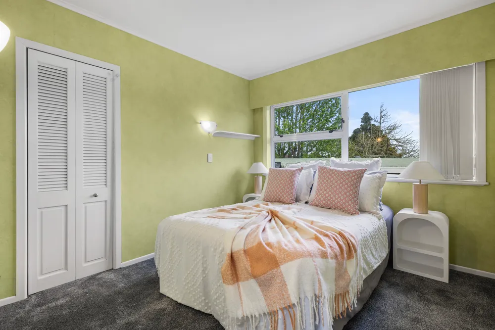 Photos of 7 Lawrence Crescent