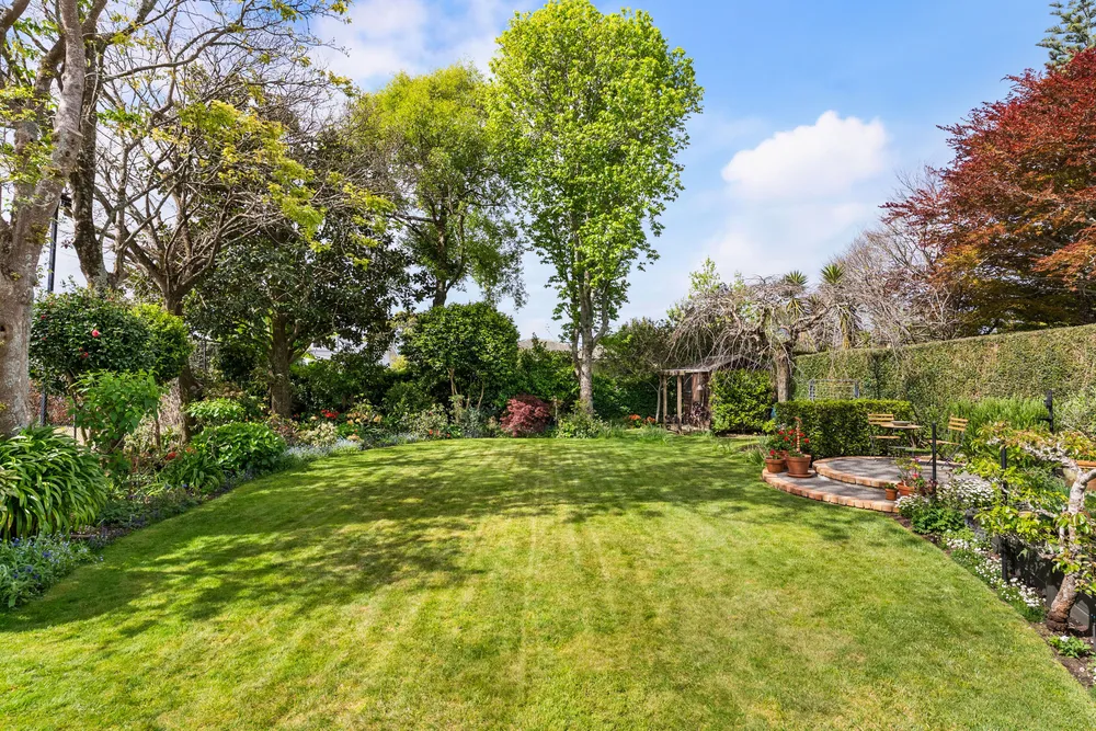 Photos of 14 Maungakiekie Avenue