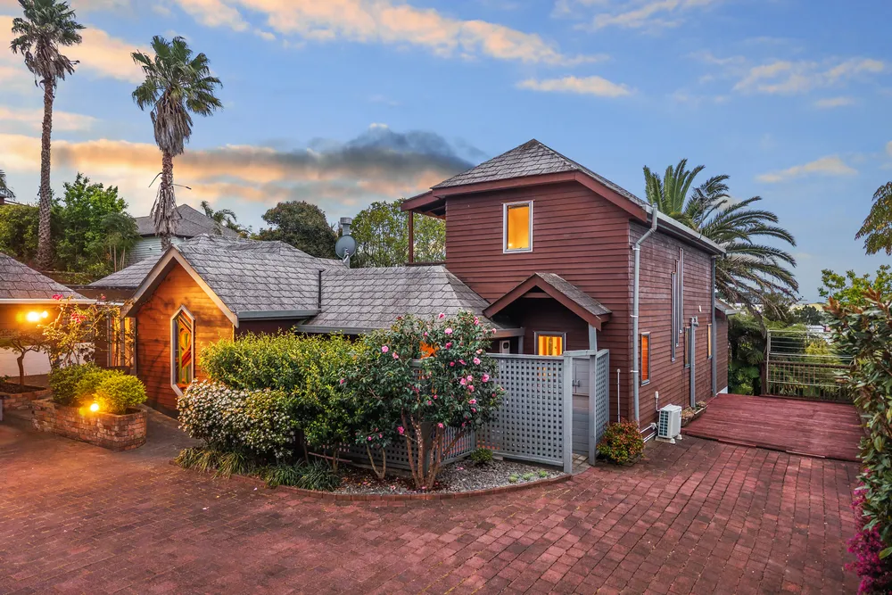 Photos of 16 Braemar Road