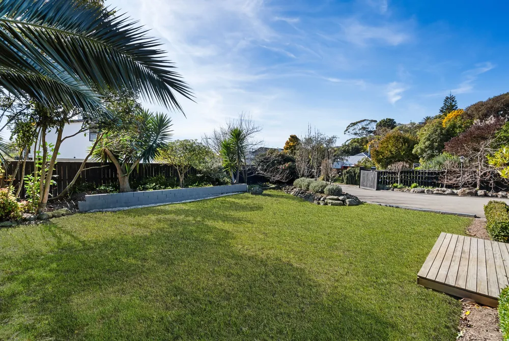 Photos of 18 Soleares Avenue