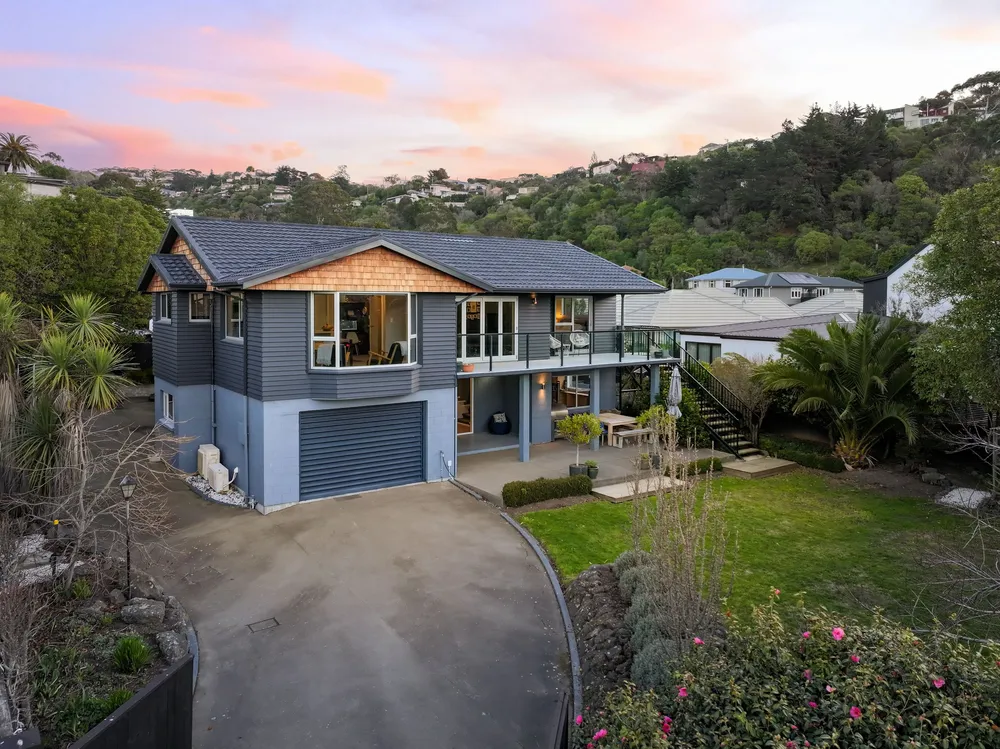 Photos of 18 Soleares Avenue