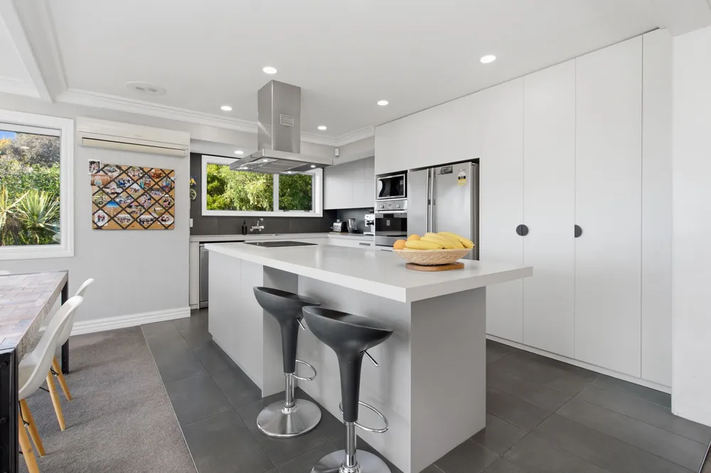 Photos of 18 Soleares Avenue