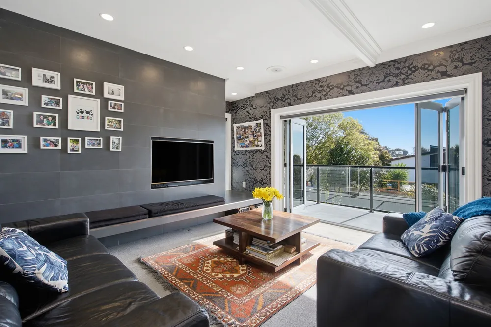 Photos of 18 Soleares Avenue