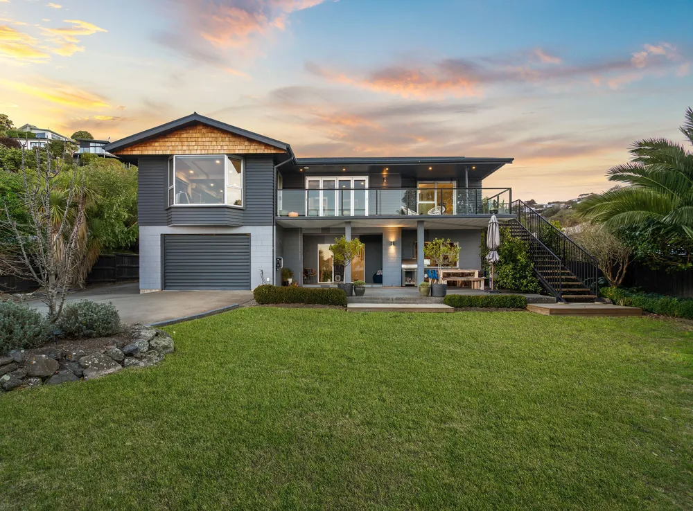 Photos of 18 Soleares Avenue