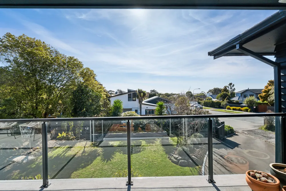 Photos of 18 Soleares Avenue