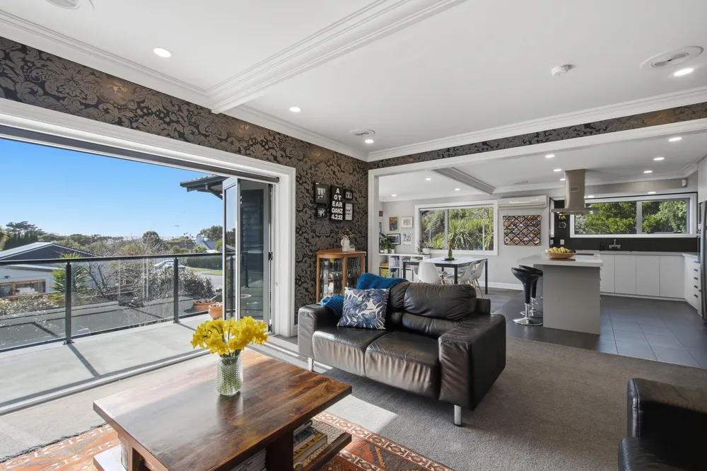Photos of 18 Soleares Avenue