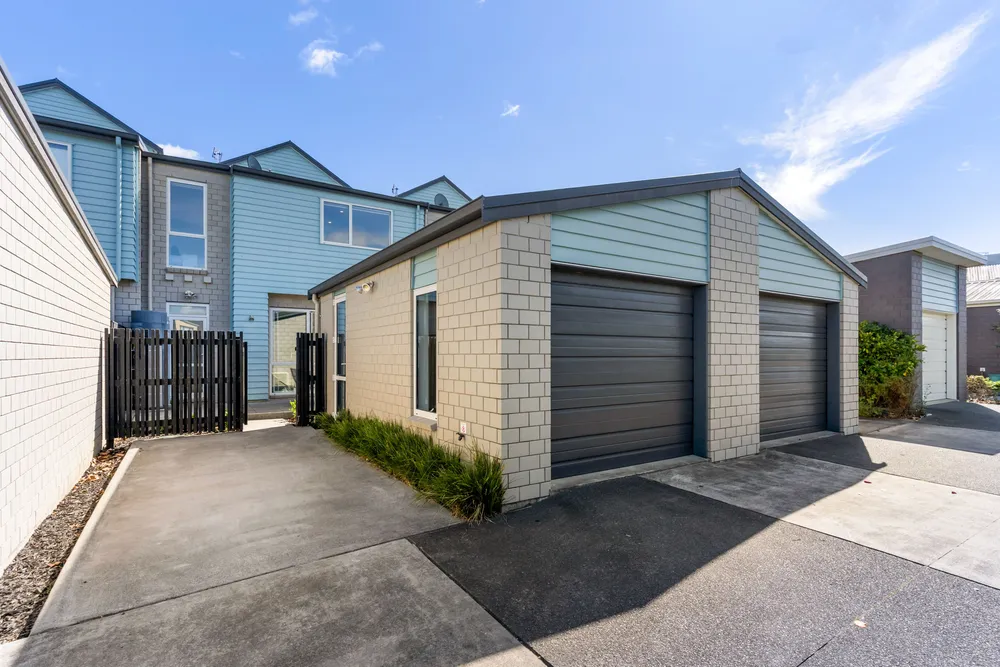 Photos of 120 Squadron Drive