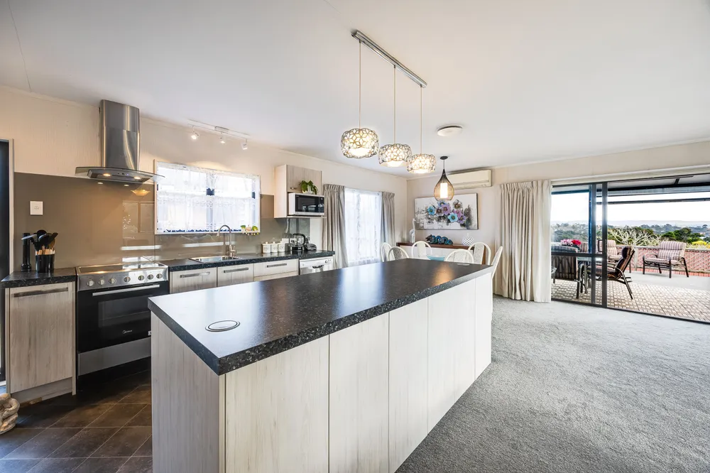Photos of 28 Hale Crescent