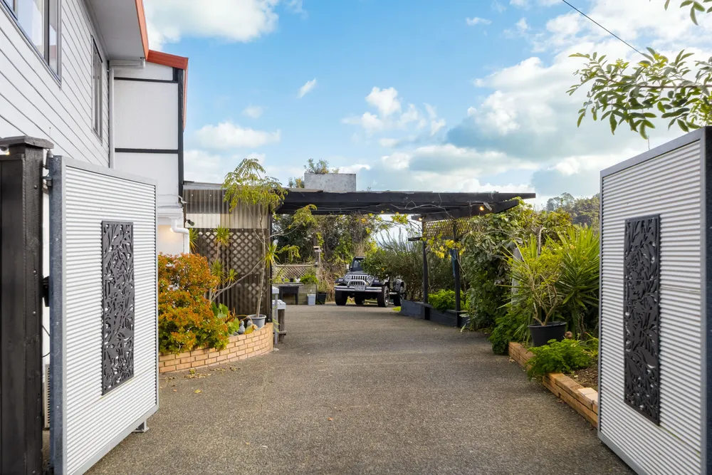 Photos of 28 Hale Crescent