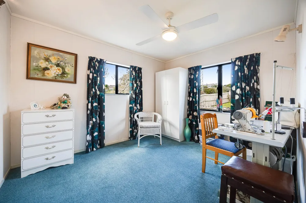 Photos of 28 Hale Crescent