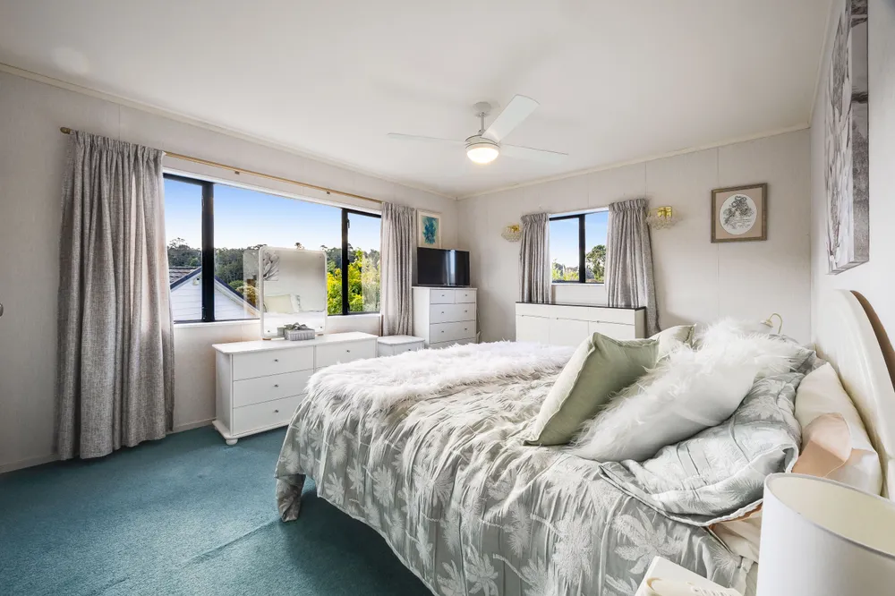 Photos of 28 Hale Crescent