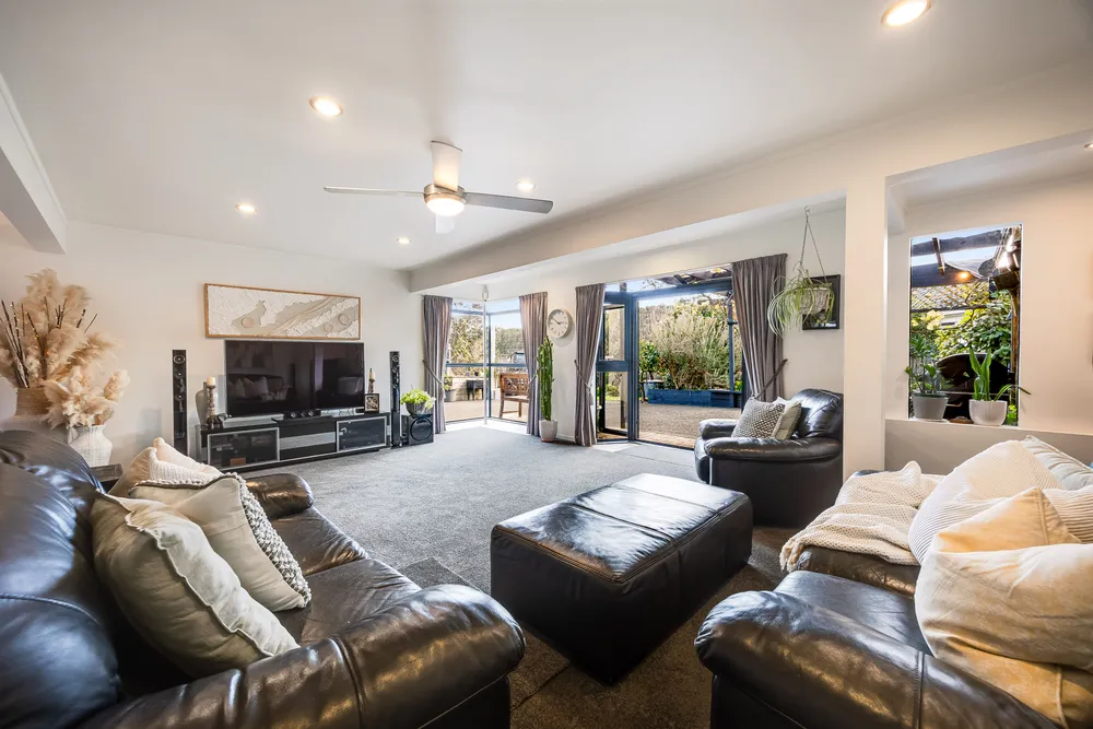 Photos of 28 Hale Crescent
