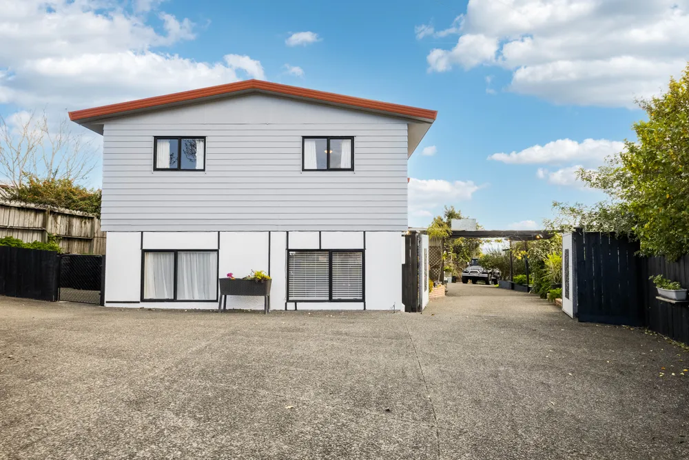 Photos of 28 Hale Crescent