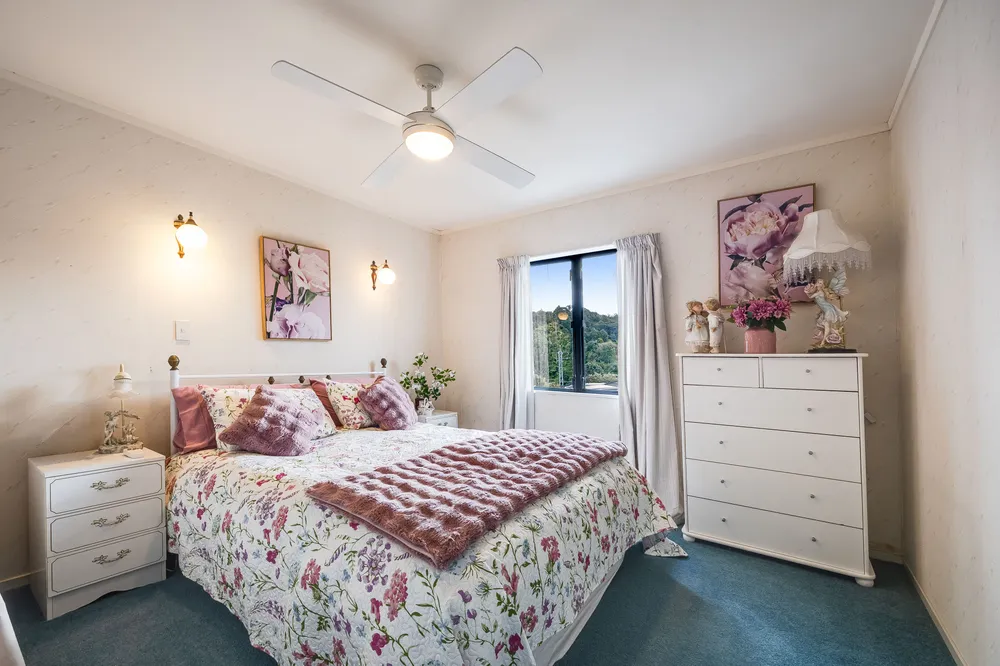 Photos of 28 Hale Crescent