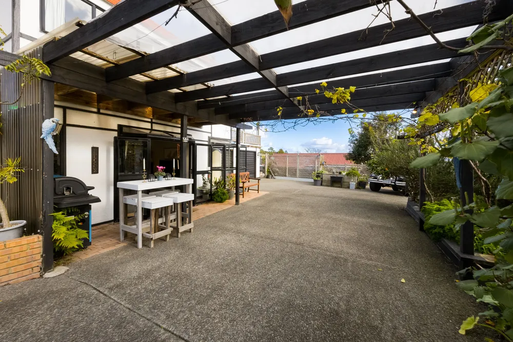Photos of 28 Hale Crescent