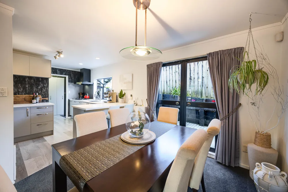 Photos of 28 Hale Crescent