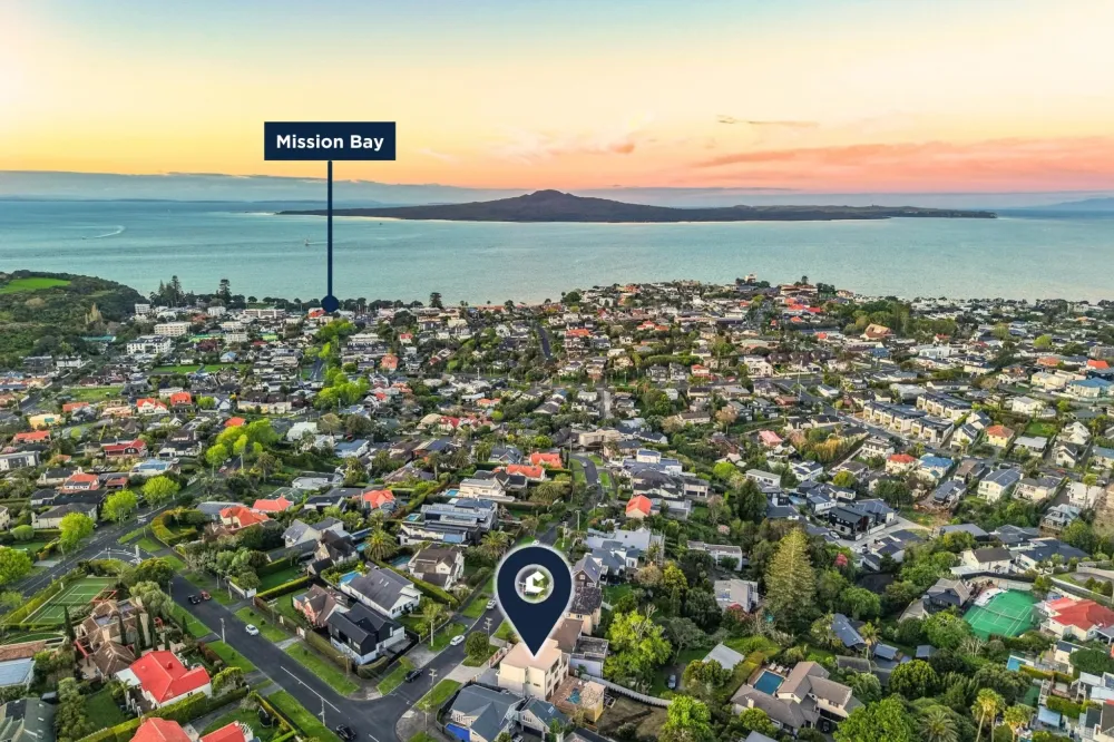 Photos of 64 Codrington Crescent