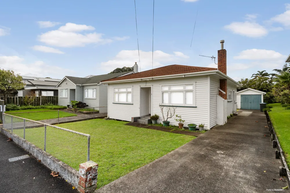 Photos of 5 Maranui Avenue