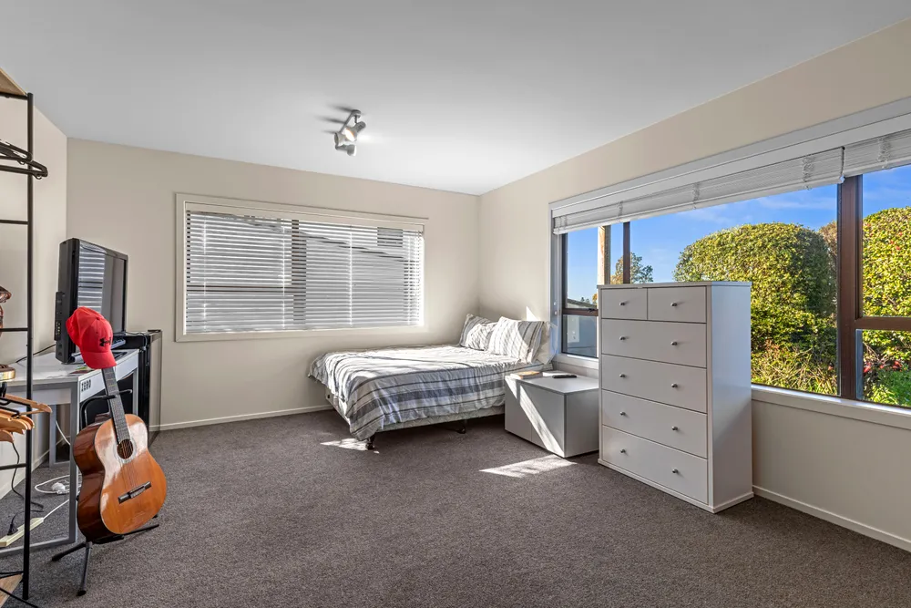 Photos of 137 Stapleford Crescent