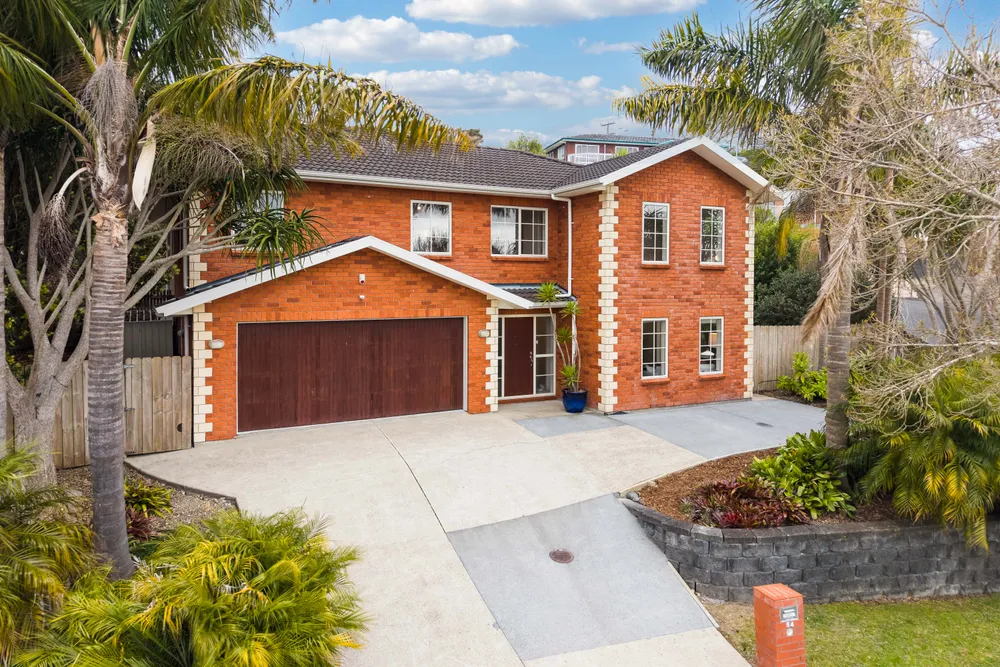 Photos of 54 Leafield Crescent