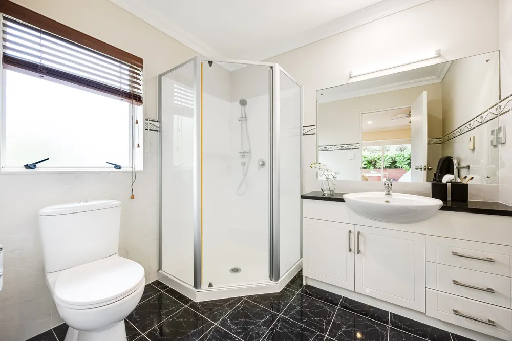 Photos of 54 Leafield Crescent