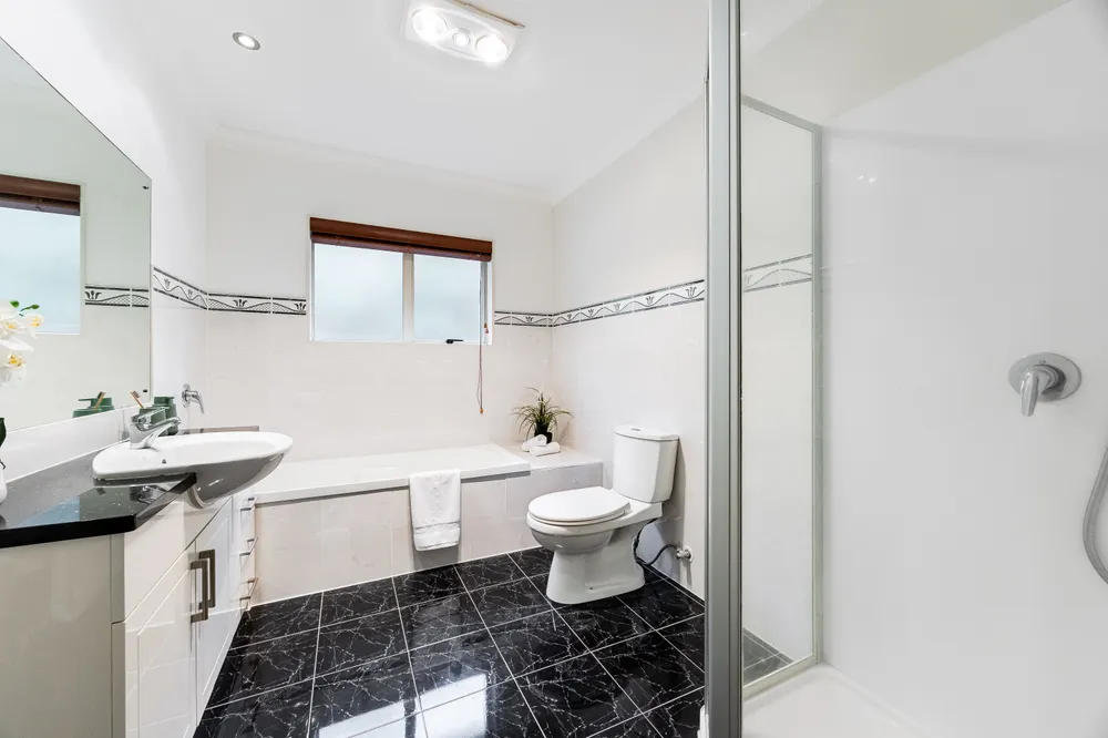 Photos of 54 Leafield Crescent