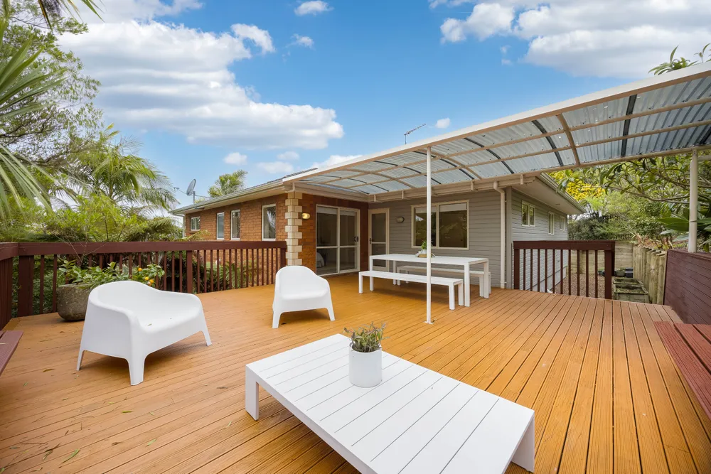 Photos of 54 Leafield Crescent