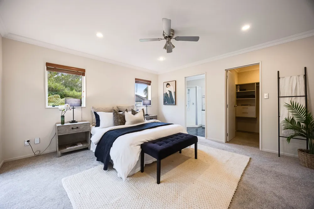 Photos of 54 Leafield Crescent