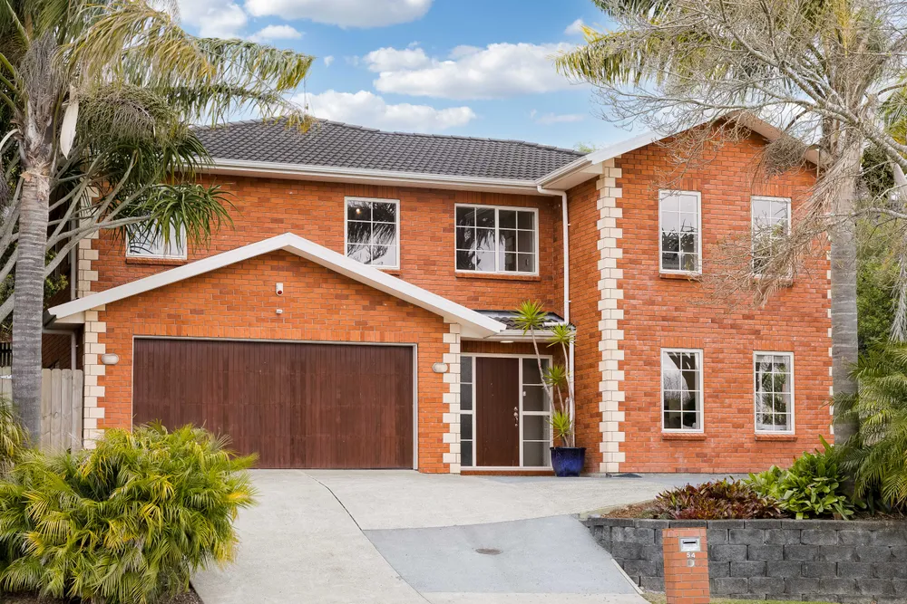 Photos of 54 Leafield Crescent