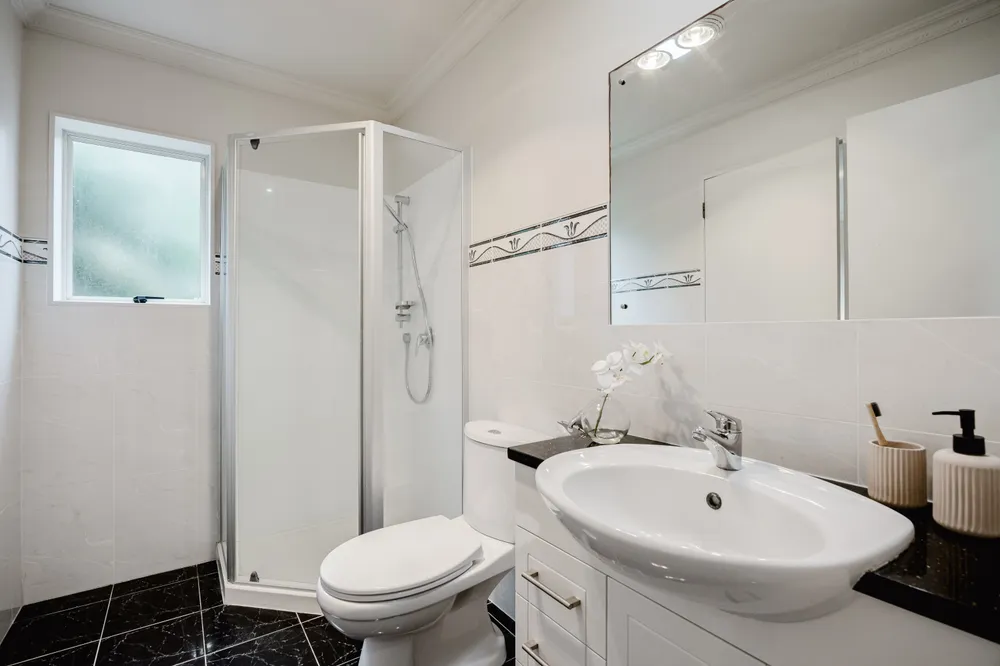 Photos of 54 Leafield Crescent