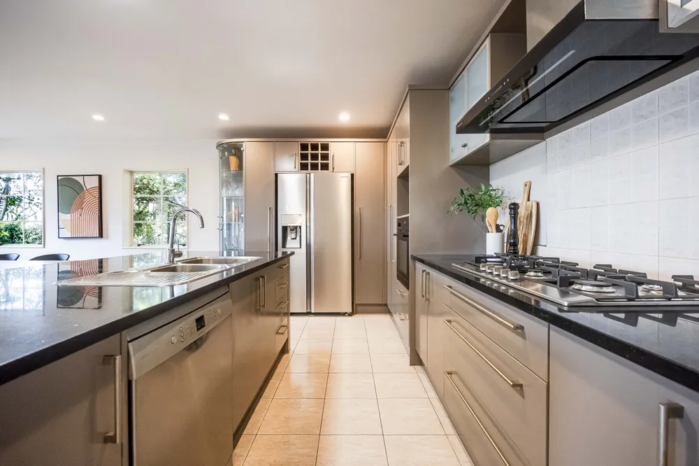 Photos of 54 Leafield Crescent