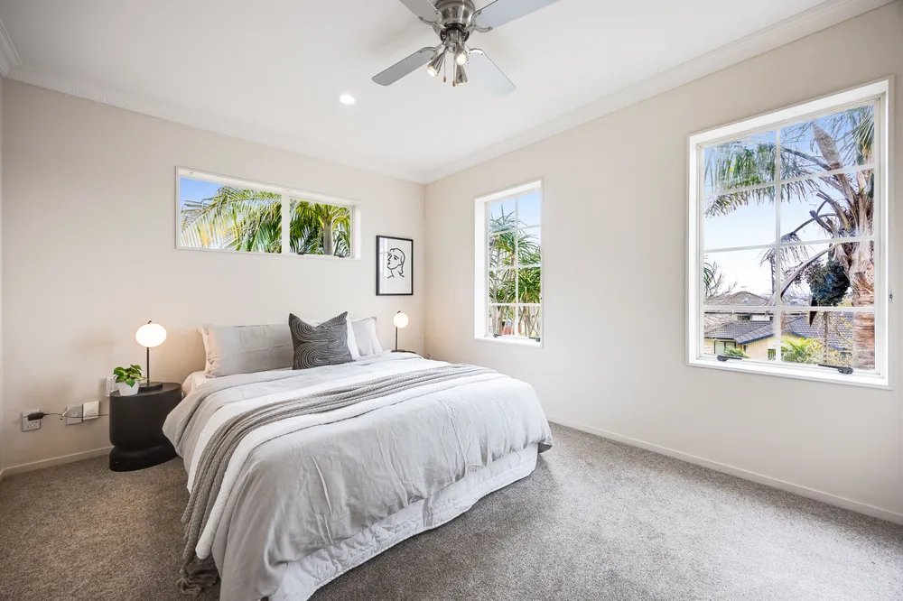 Photos of 54 Leafield Crescent