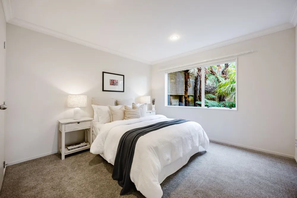Photos of 54 Leafield Crescent