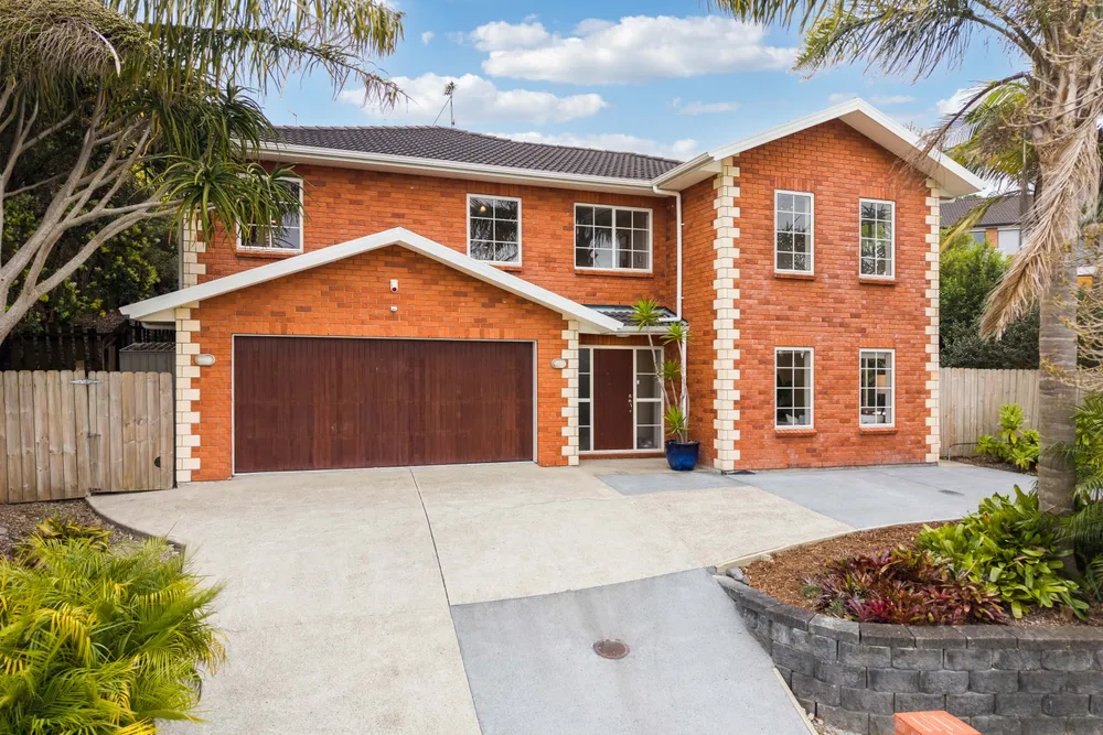 Photos of 54 Leafield Crescent