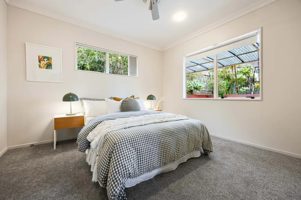 Photos of 54 Leafield Crescent