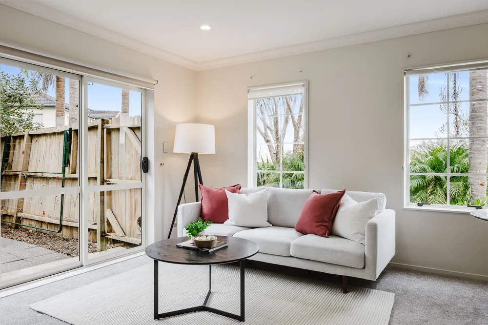 Photos of 54 Leafield Crescent