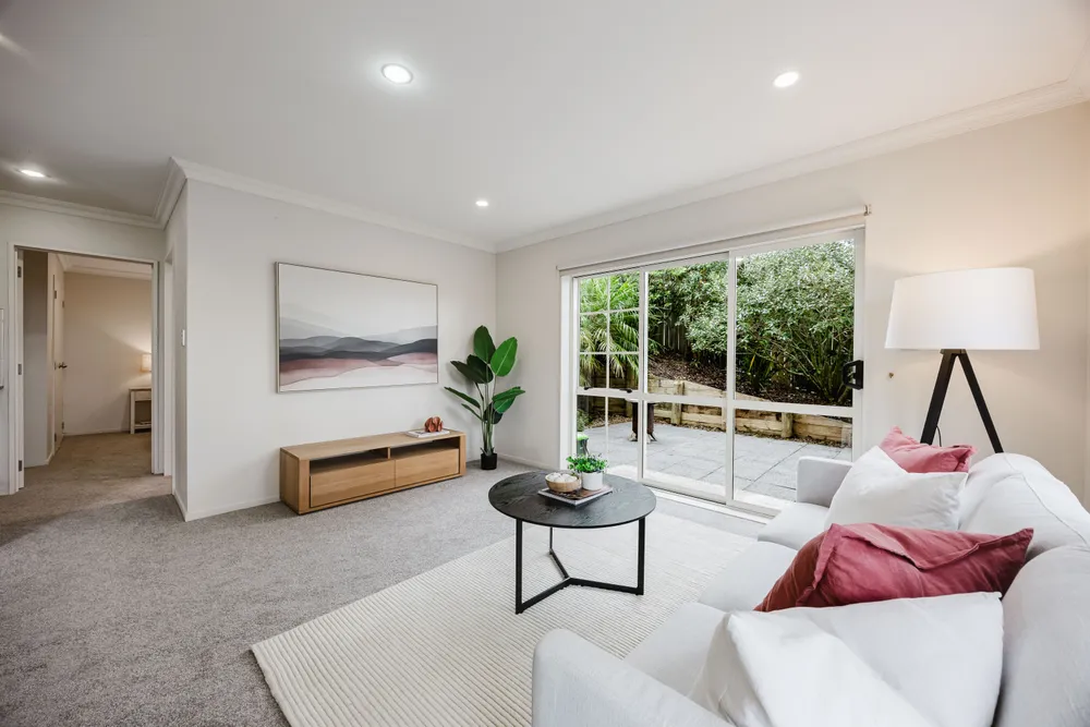 Photos of 54 Leafield Crescent
