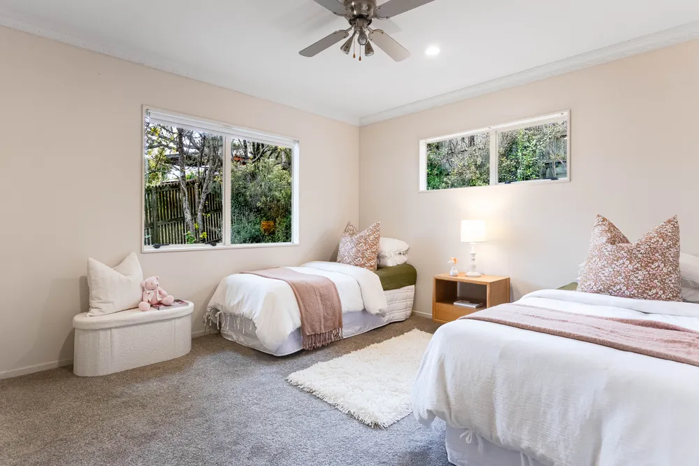 Photos of 54 Leafield Crescent