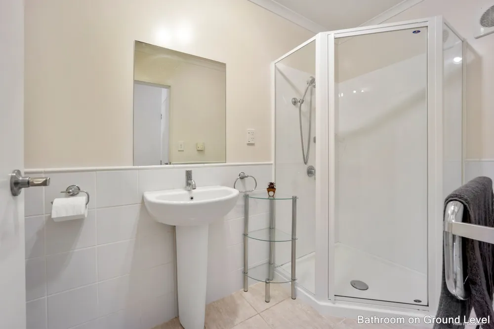 Photos of 3A Luckens Road
