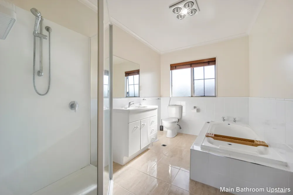 Photos of 3A Luckens Road