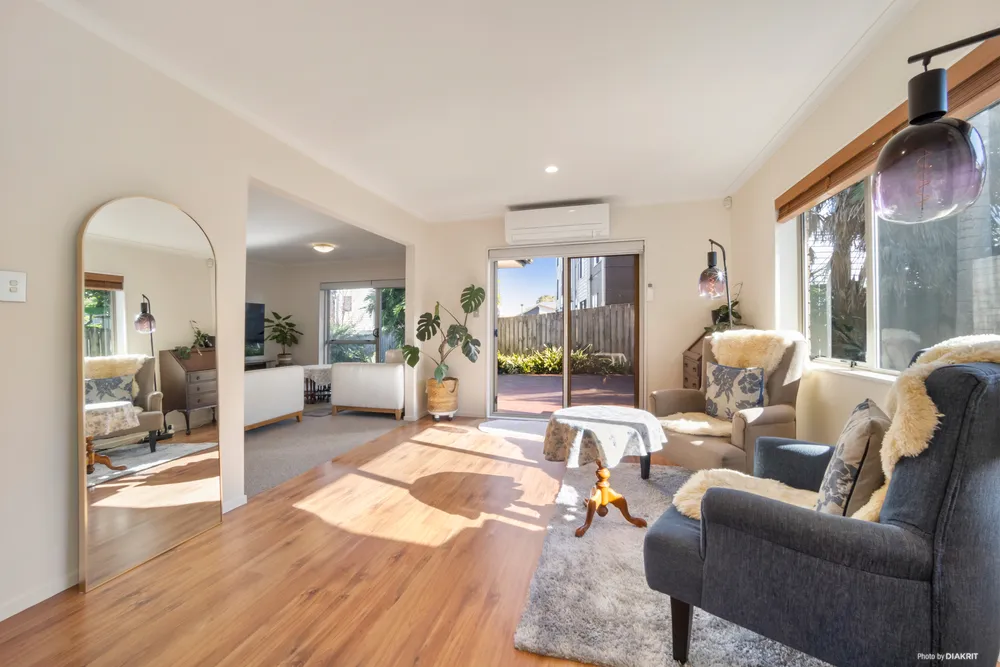 Photos of 3A Luckens Road