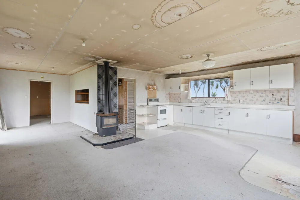 Photos of 15 Thomas Road