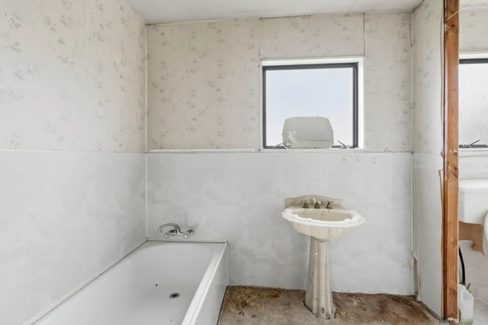 Photos of 15 Thomas Road