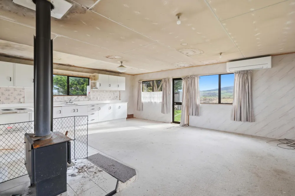 Photos of 15 Thomas Road