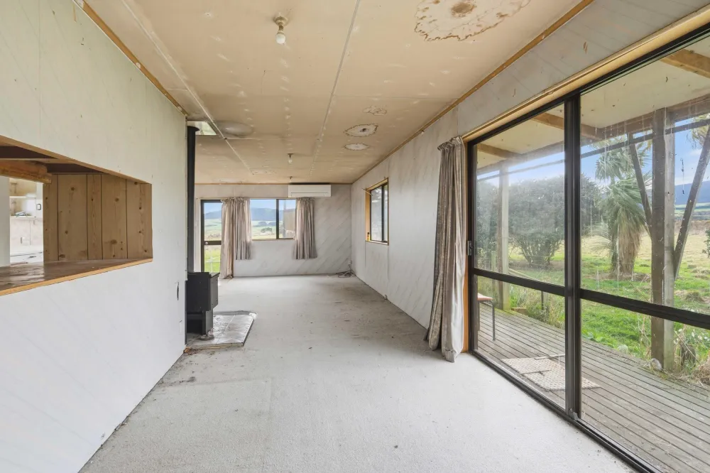 Photos of 15 Thomas Road