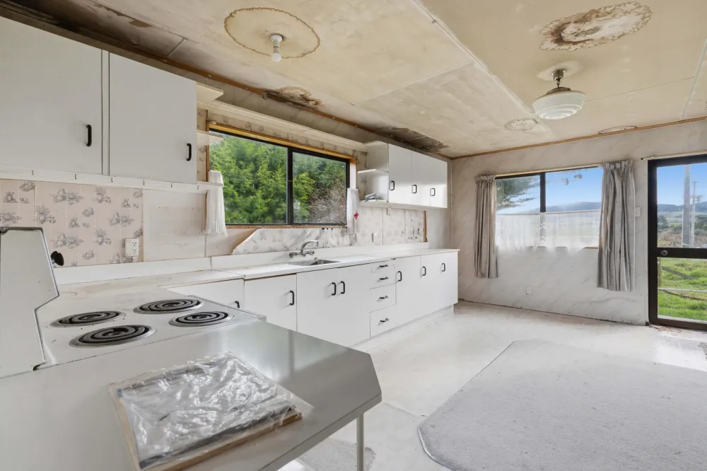 Photos of 15 Thomas Road