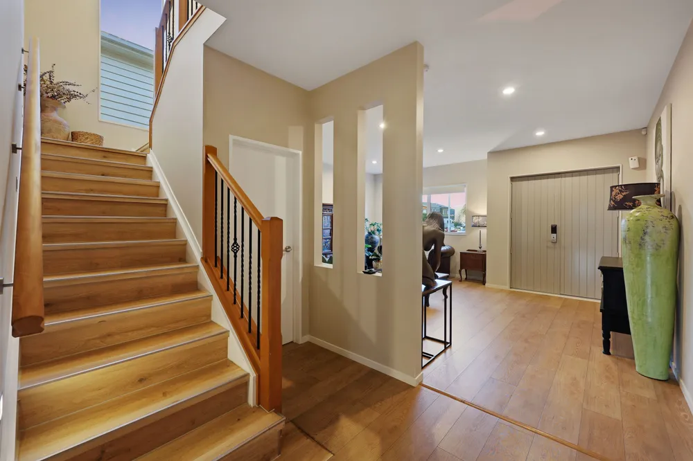 Photos of 31 Rosewell Crescent