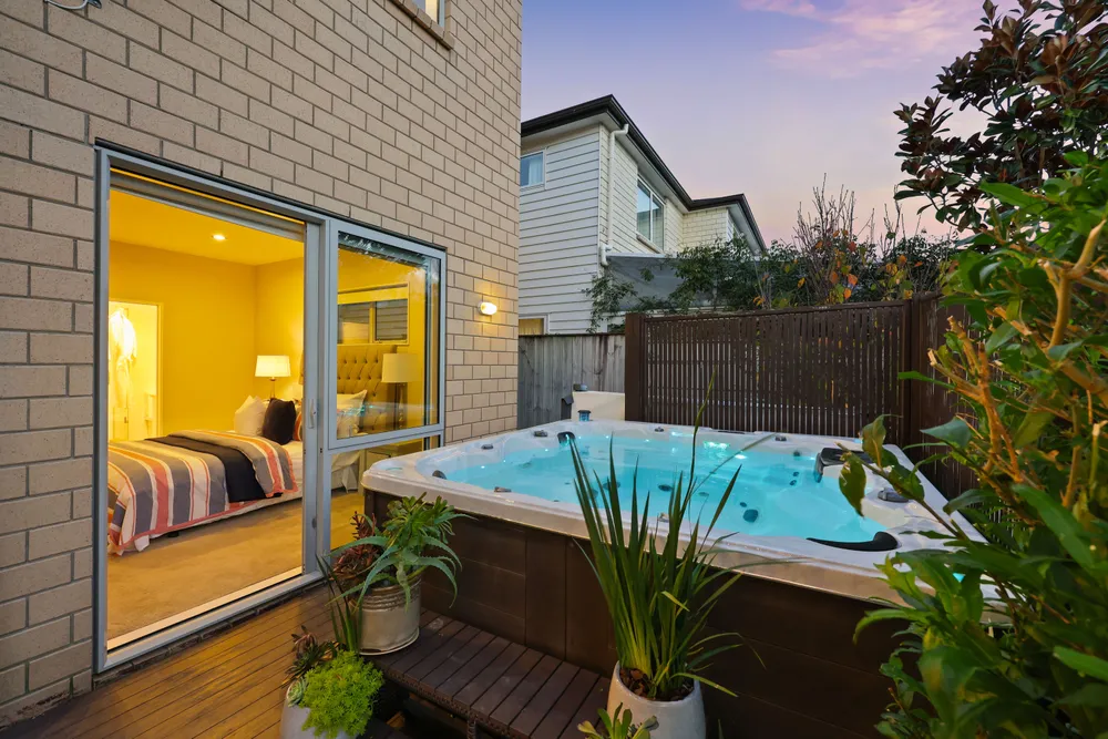 Photos of 31 Rosewell Crescent