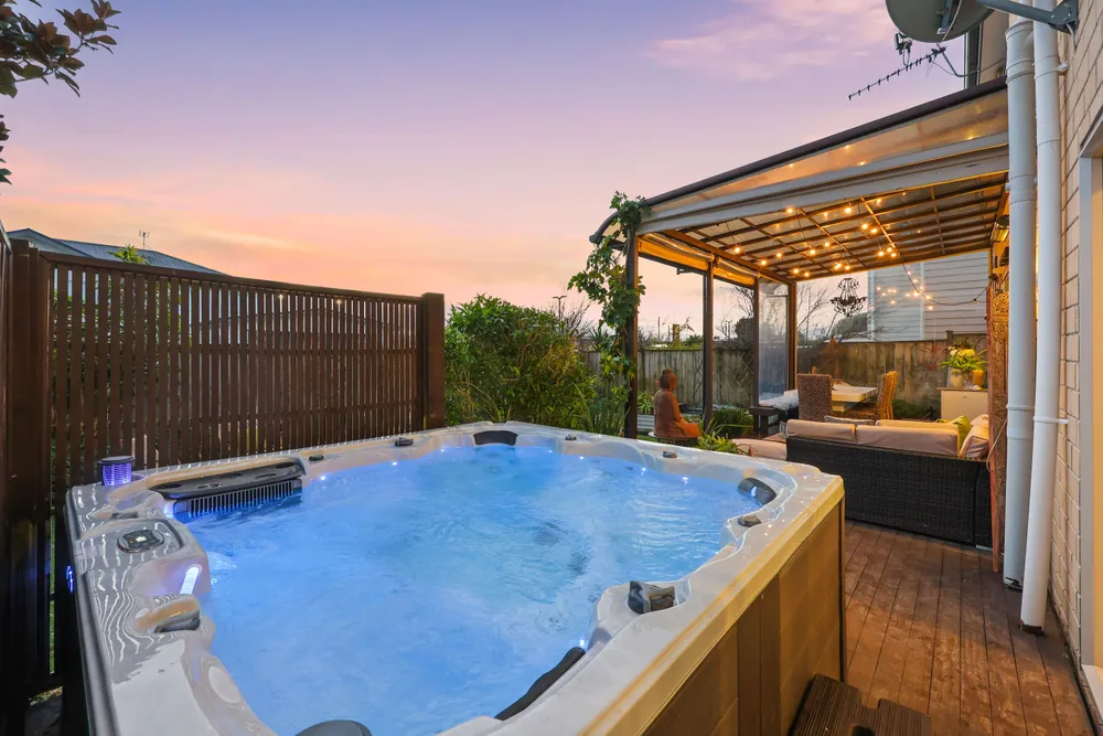 Photos of 31 Rosewell Crescent